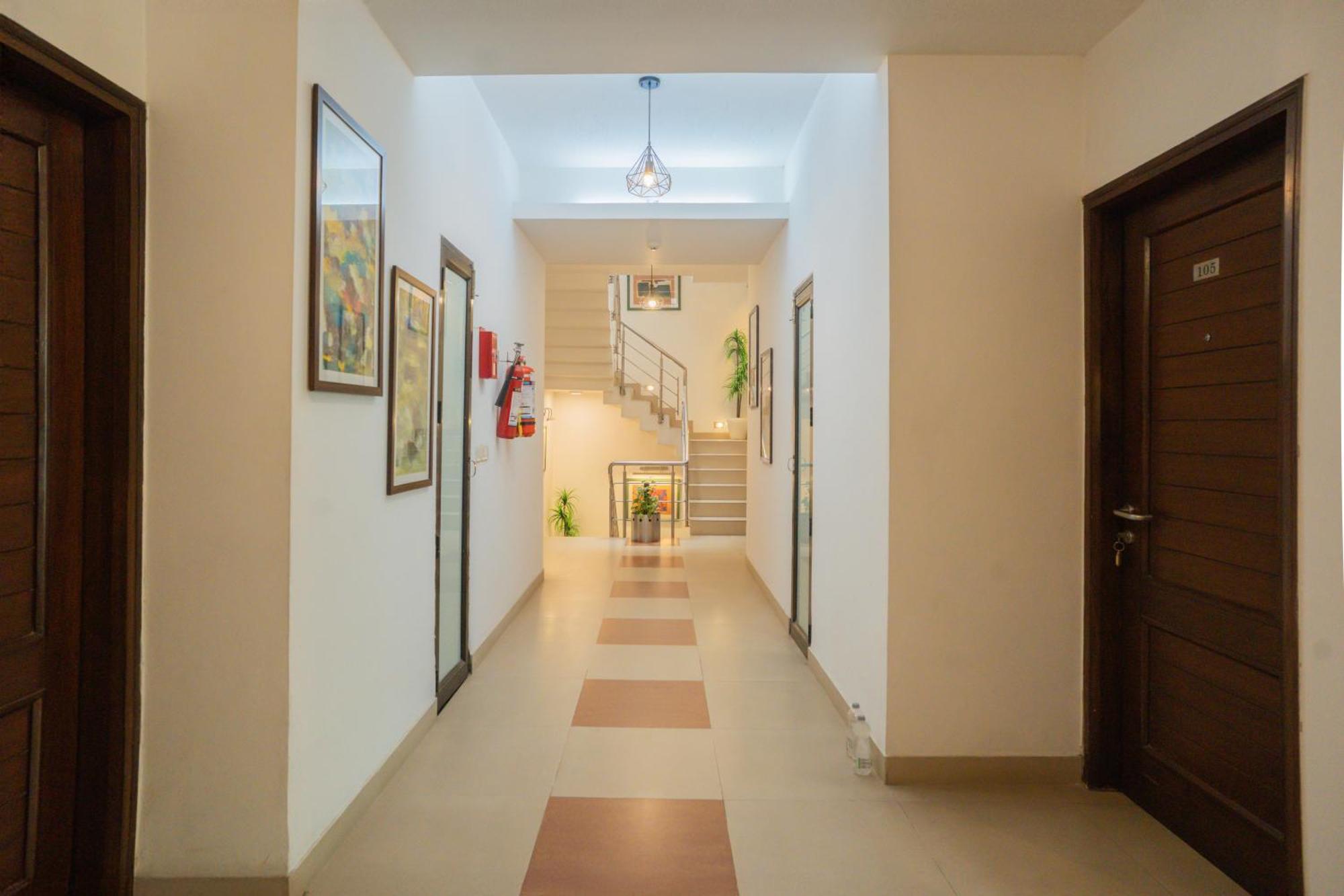 Ahuja Residency Parklane Otel Gurgaon Dış mekan fotoğraf
