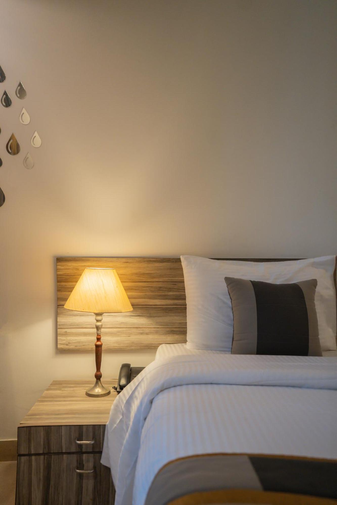 Ahuja Residency Parklane Otel Gurgaon Dış mekan fotoğraf